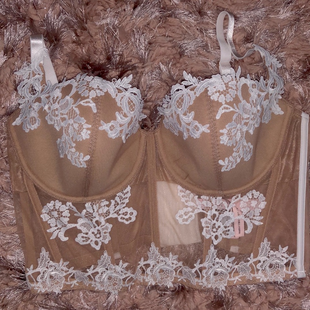 Victoria Secret lace bustier never worn. 36DD